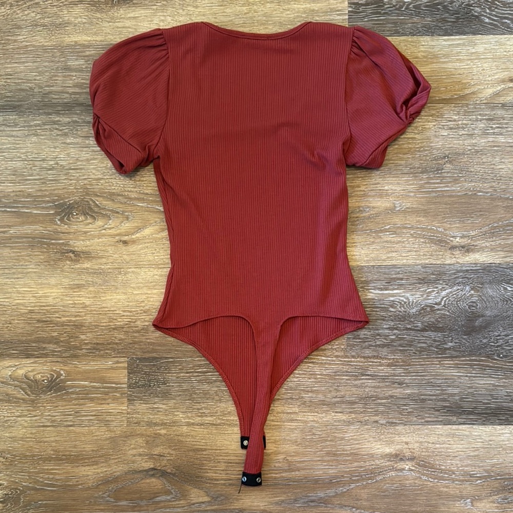 Altar’d State Red Puff Sleeve Bodysuit - Picture 4 of 4